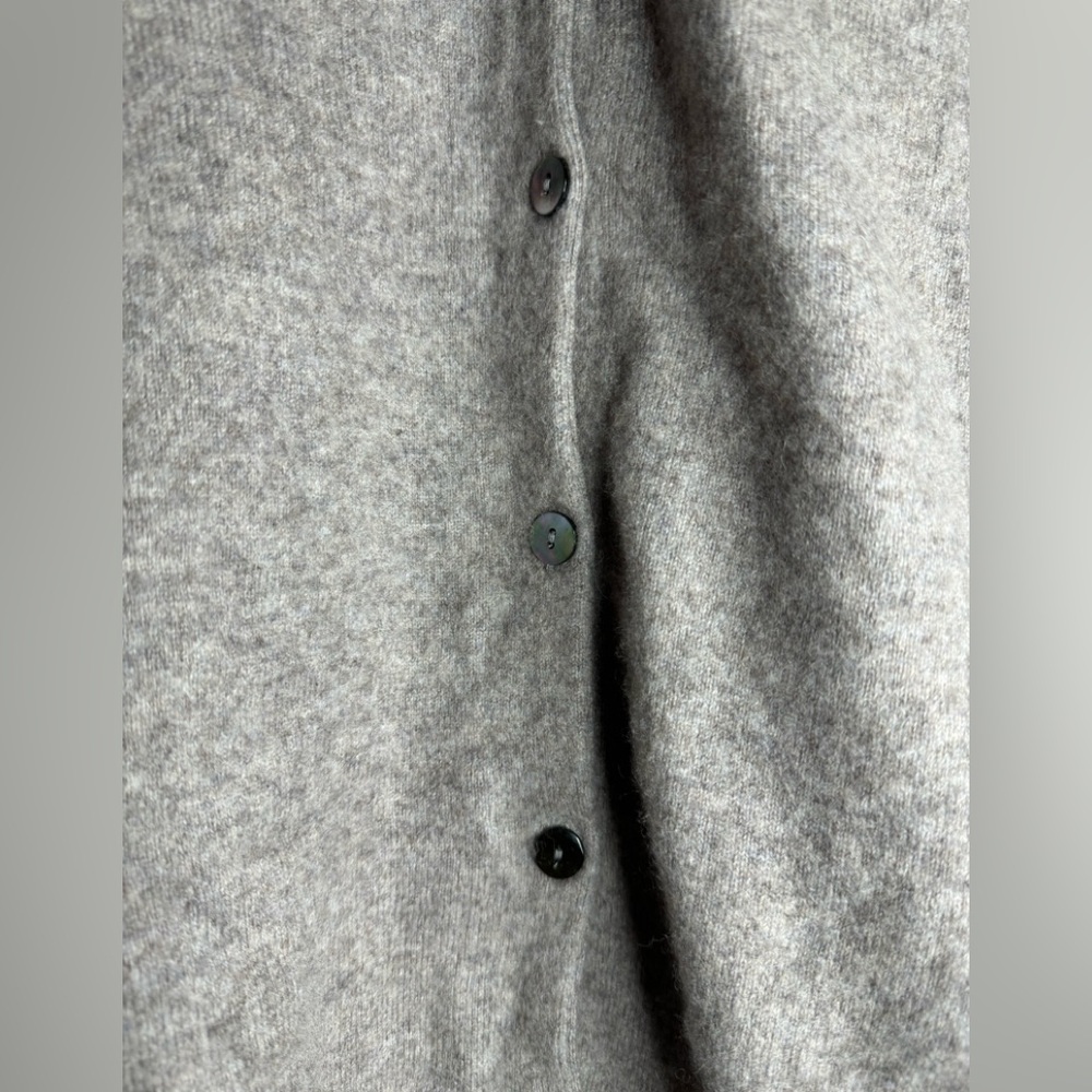 *SOLD ON EBAY* Garnet Hill 100% Cashmere Light Gray Cardigan Sweater - Picture 4 of 6